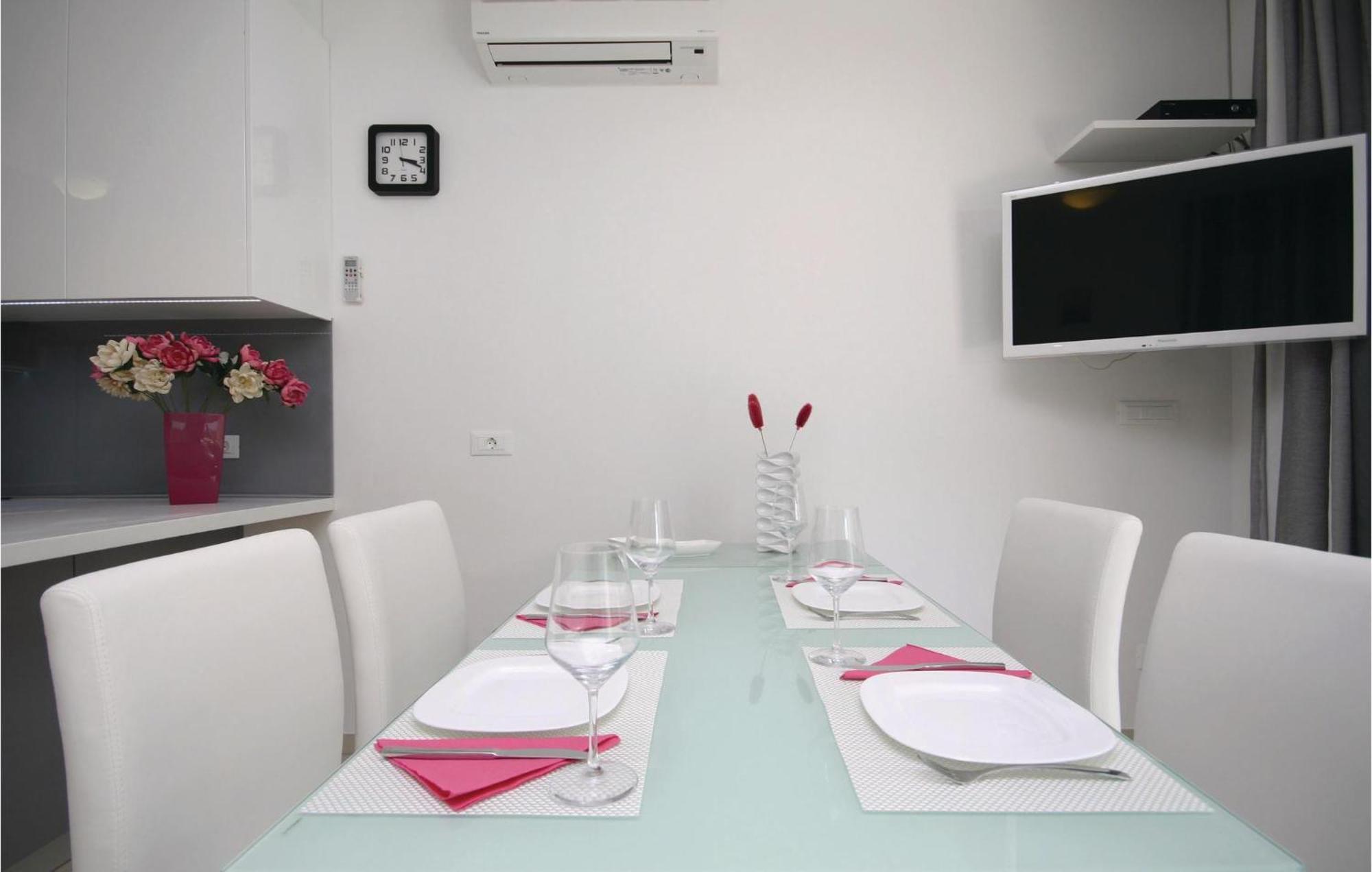 Stunning Apartment In Grebastica With Kitchen Exterior photo